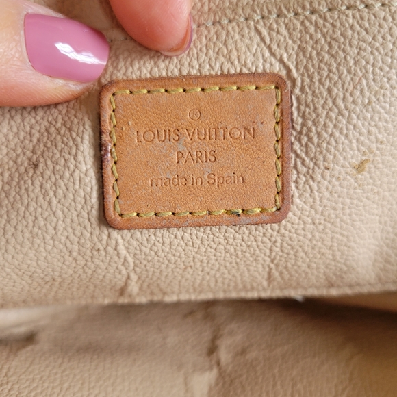 Louis Vuitton Cosmetic Pouch Pm - Picture 11 of 11